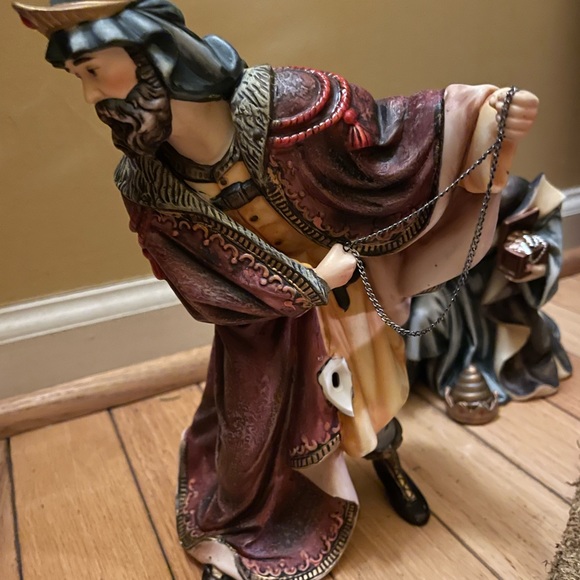 Sams Club Brand Lg. Christmas Porcelain Manger Scene w/instructions 11 piece set - Picture 4 of 16